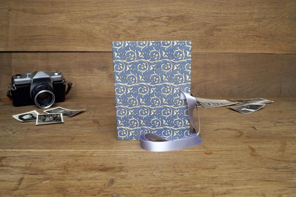 Leporello white pages